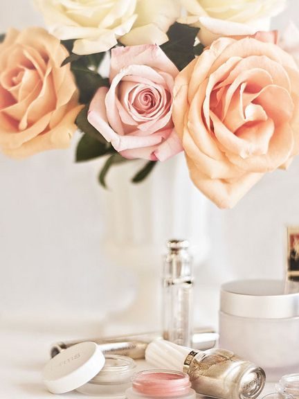 {style inspiration | on the vanity & in the makeup kit : a few favourites}