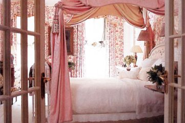 {pink canopy beds & fancying a night in}