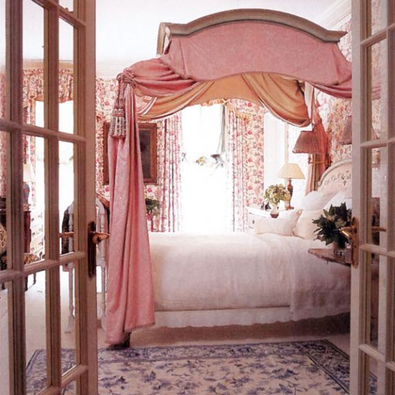 {pink canopy beds & fancying a night in}