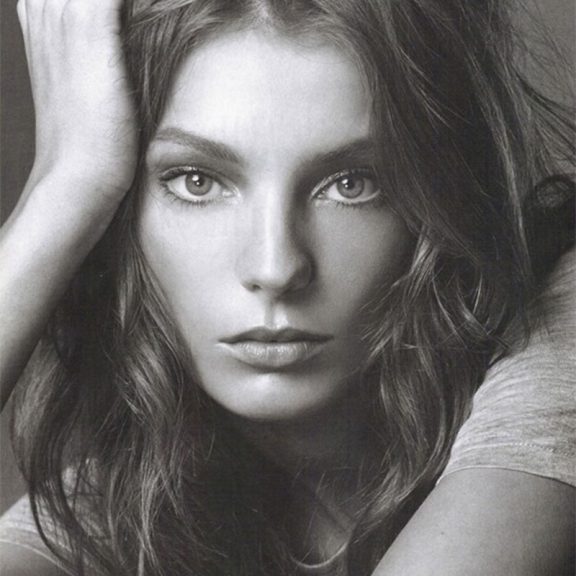 How-To : Make Your Own Sea Salt Spray for Sexy Tousled Hair