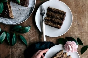 In the Kitchen | Recipe: Banana & Maple Layer Cake with Avocado Chocolate Frosting