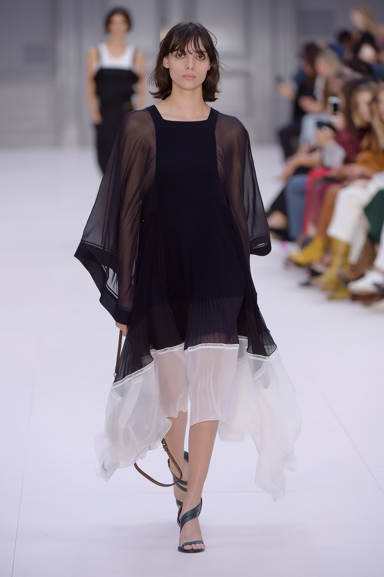 Runway: Chloé Spring 2017 Ready-to-Wear, Paris