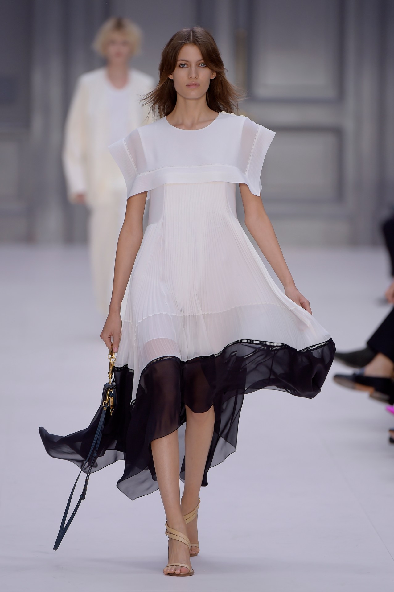 Runway: Chloé Spring 2017 Ready-to-Wear, Paris