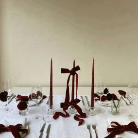 Holiday Table Setting Inspiration: Tied Up in a Bow