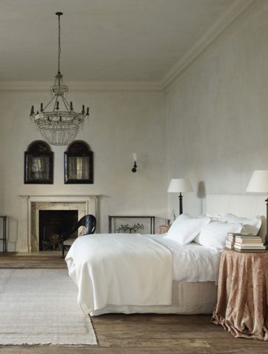 Balancing Warmth and Sophistication in Modern Rustic Interiors