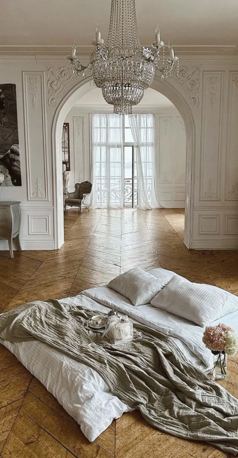 Balancing Warmth and Sophistication in Modern Rustic Interiors
